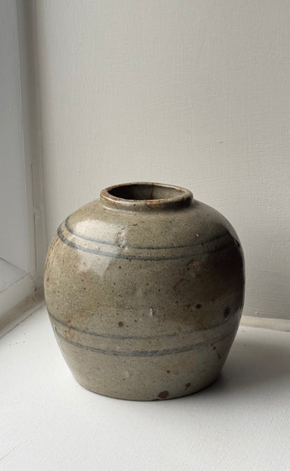 Line Detail Antique Ginger Jar
