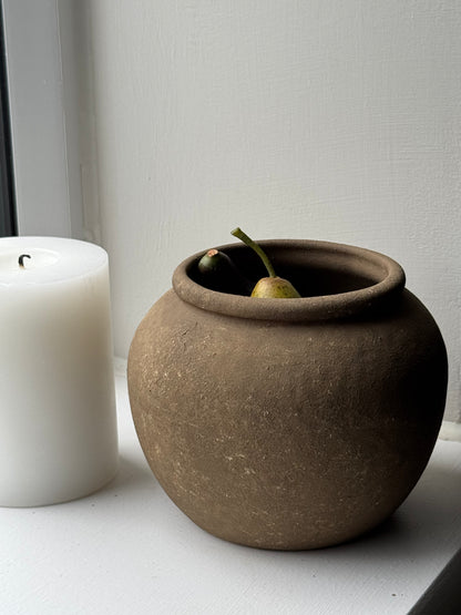 Up-cycled  |  Warm brown rounded pot