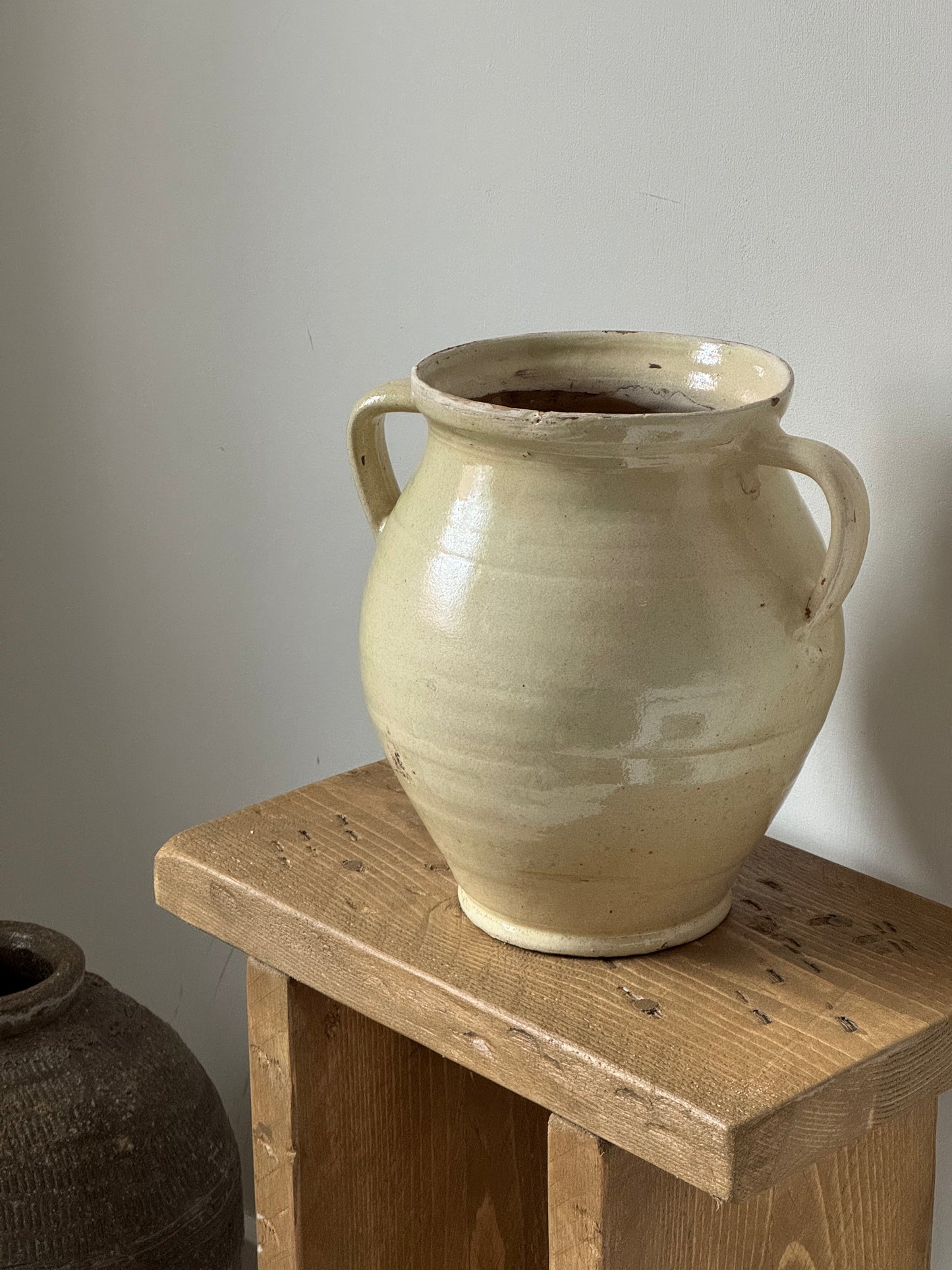 Cream/Butter Yellow Twin Handled Pot