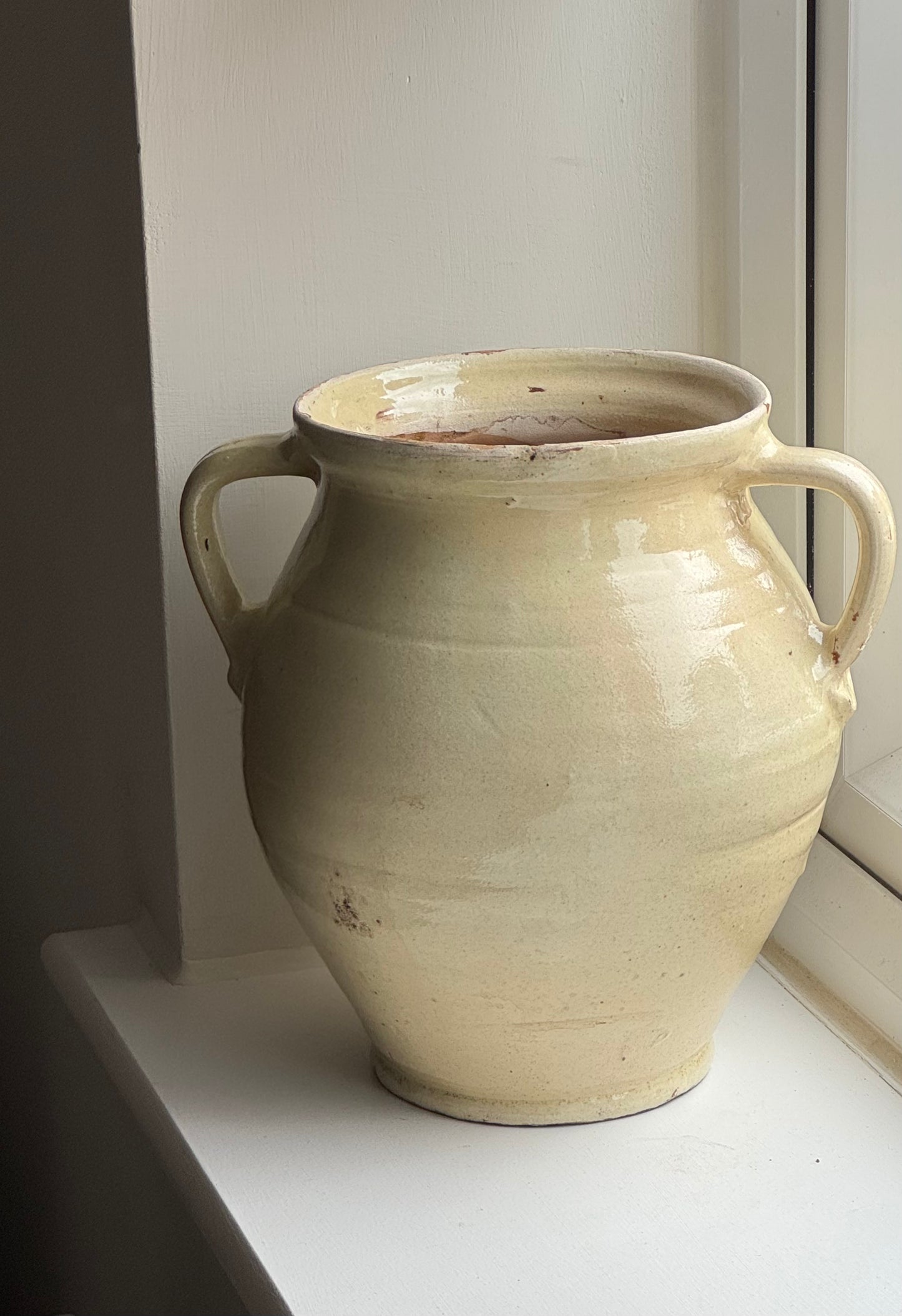Cream/Butter Yellow Twin Handled Pot