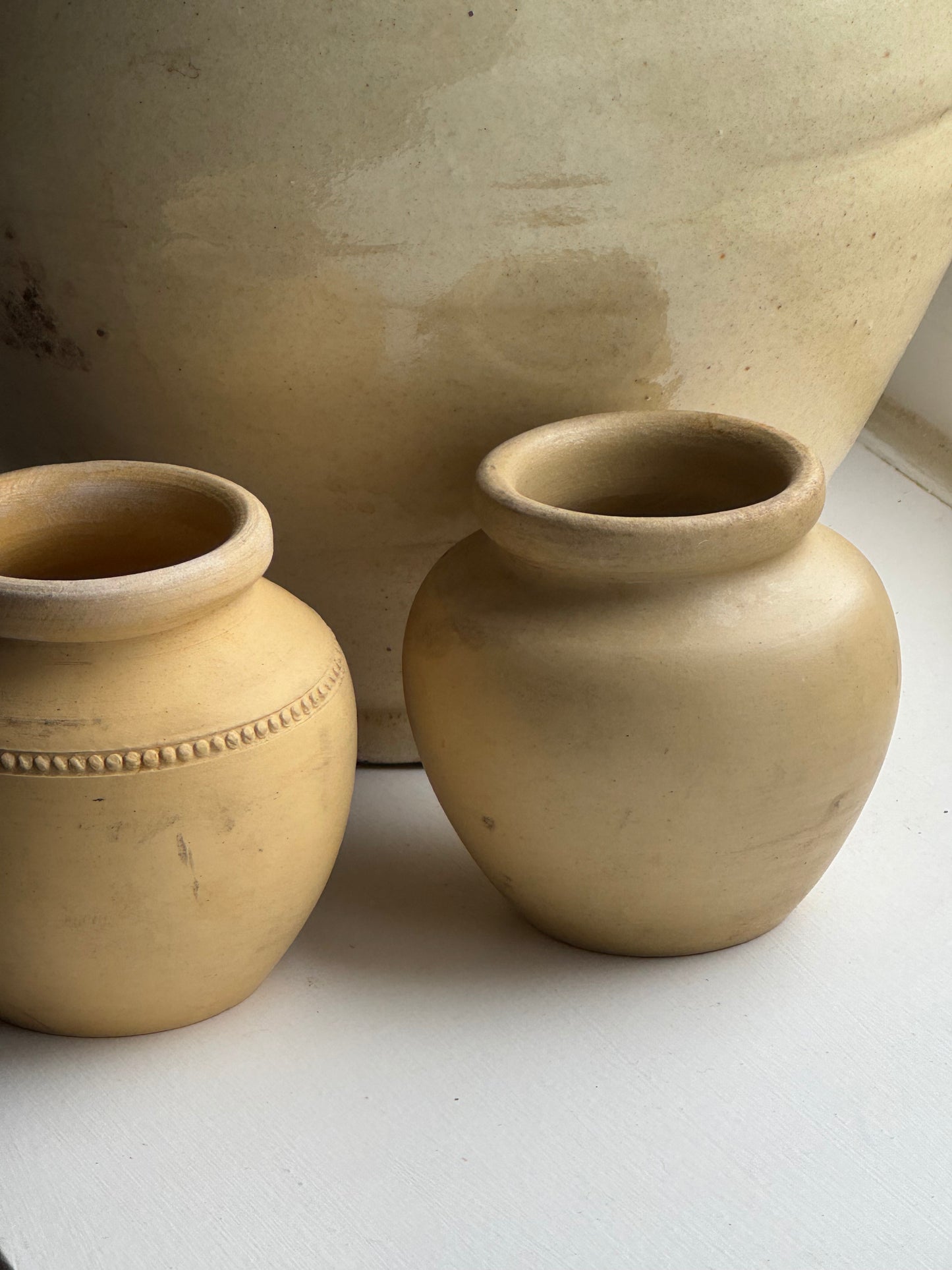 Small Rounded Beige Vintage Pot