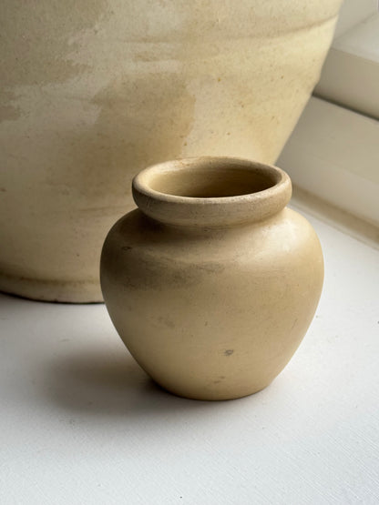 Small Rounded Beige Vintage Pot