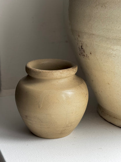 Small Rounded Beige Vintage Pot