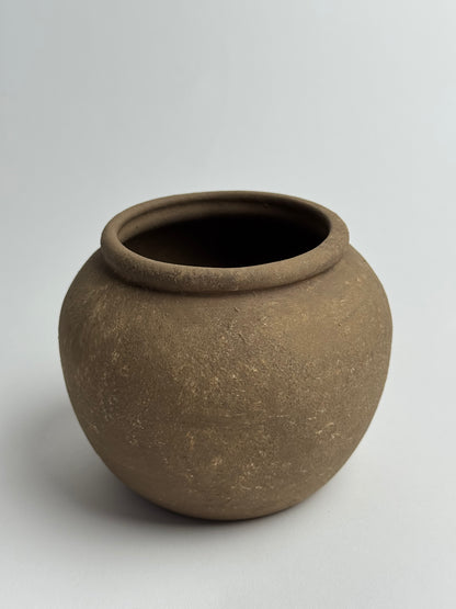 Up-cycled  |  Warm brown rounded pot