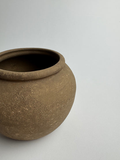Up-cycled  |  Warm brown rounded pot