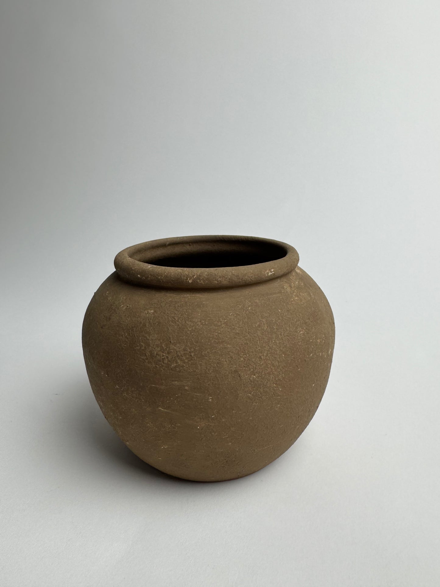 Up-cycled  |  Warm brown rounded pot