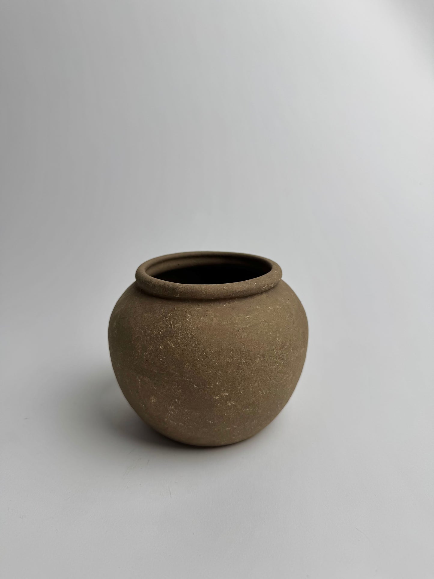 Up-cycled  |  Warm brown rounded pot