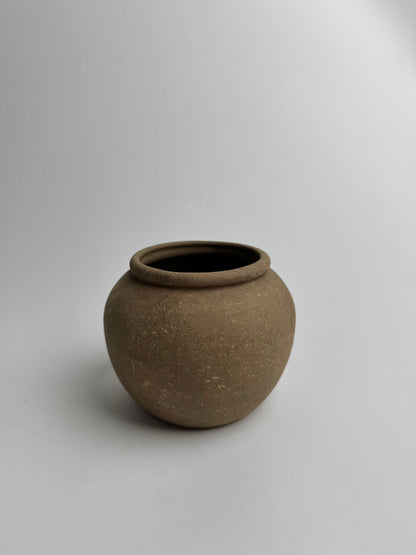 Up-cycled  |  Warm brown rounded pot