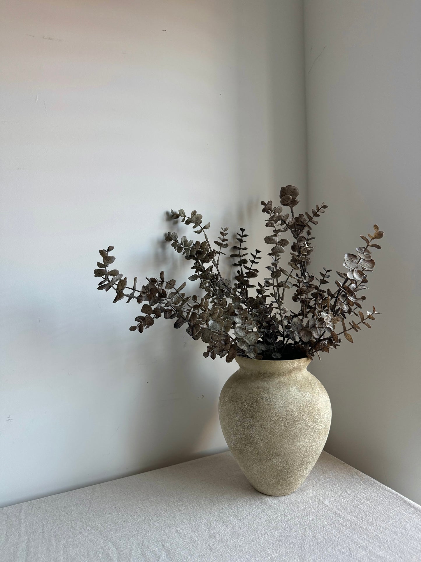 CLOUD  |  warm beige stone effect urn