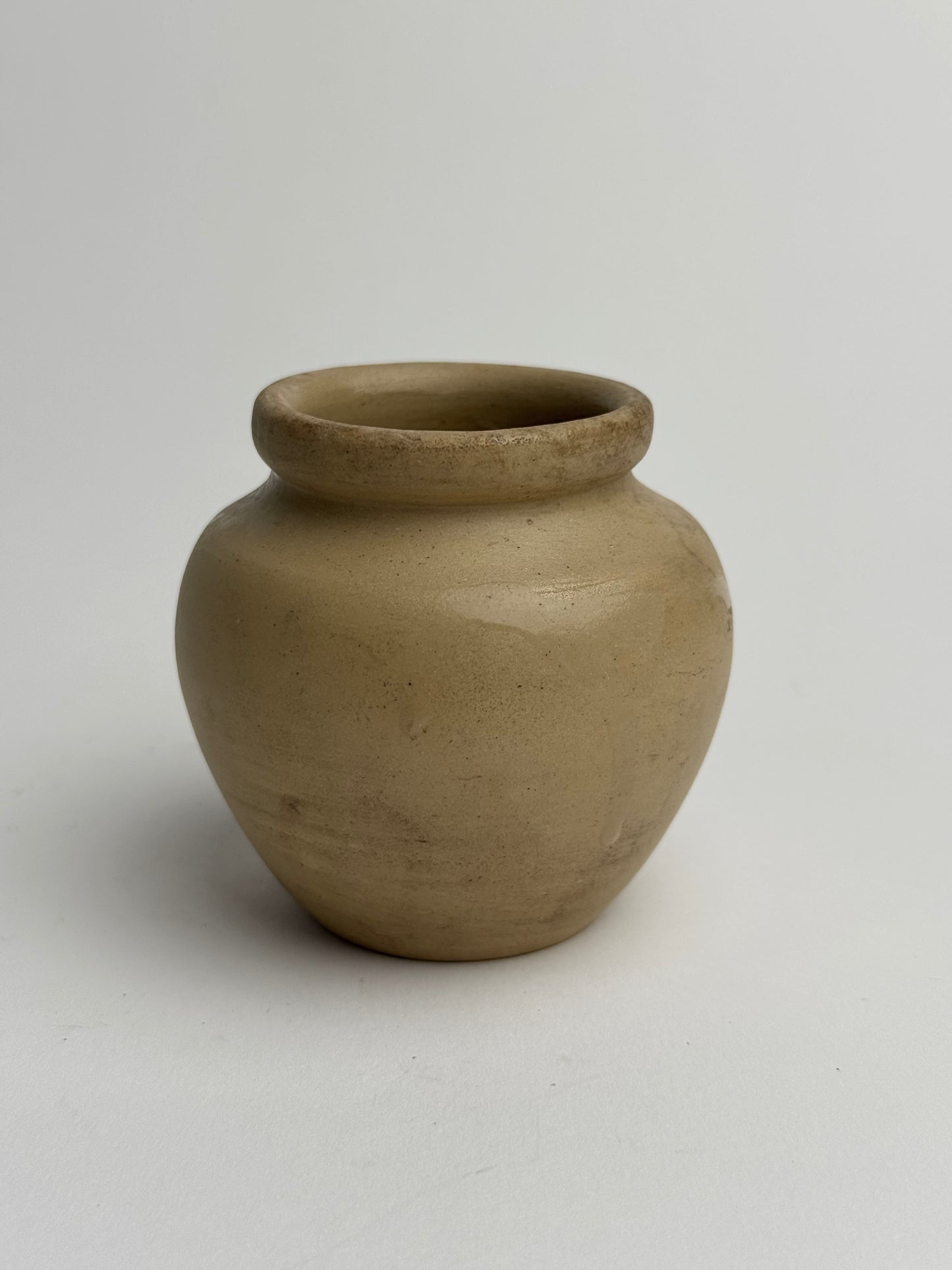 Small Rounded Beige Vintage Pot