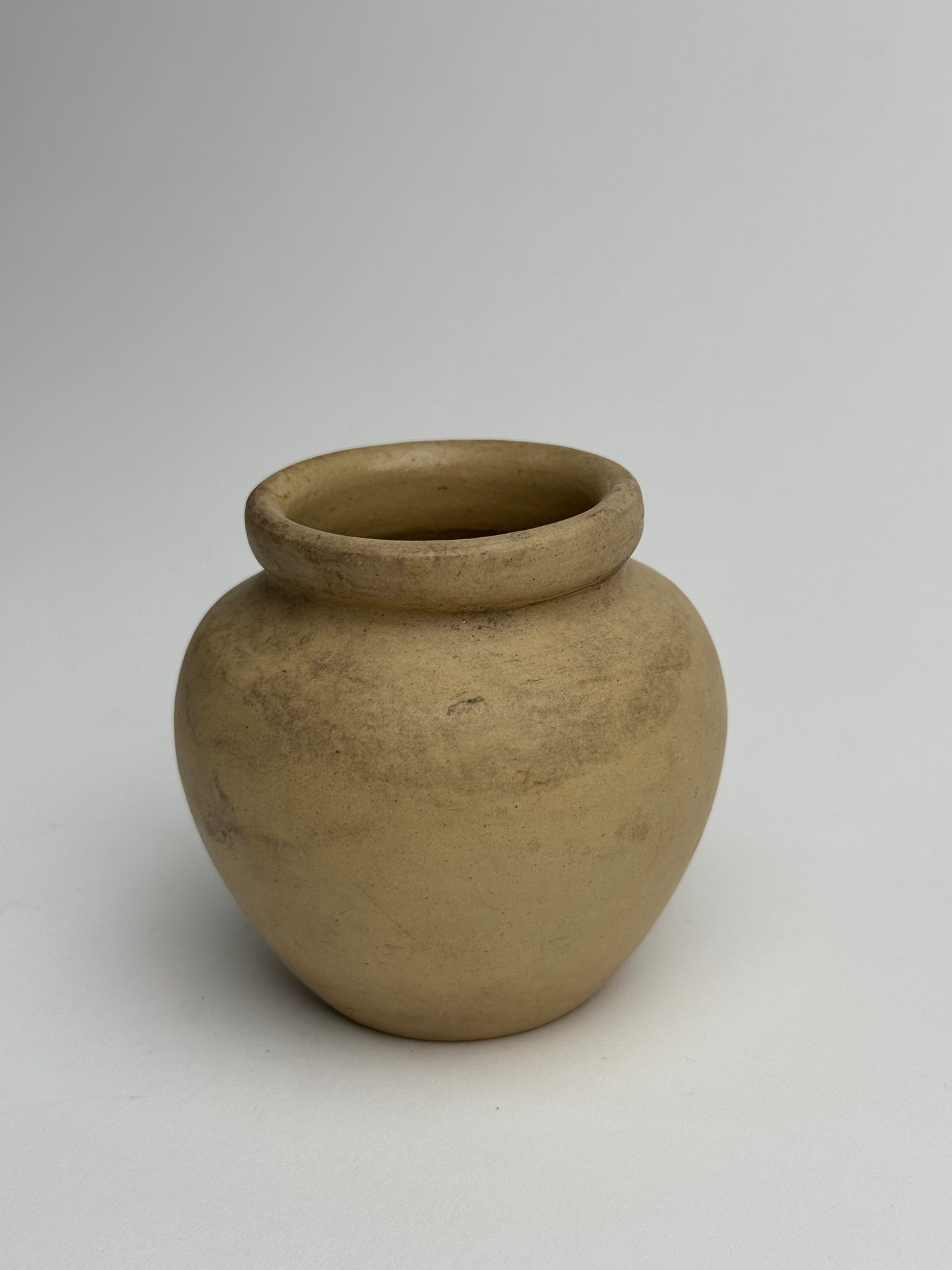 Small Rounded Beige Vintage Pot