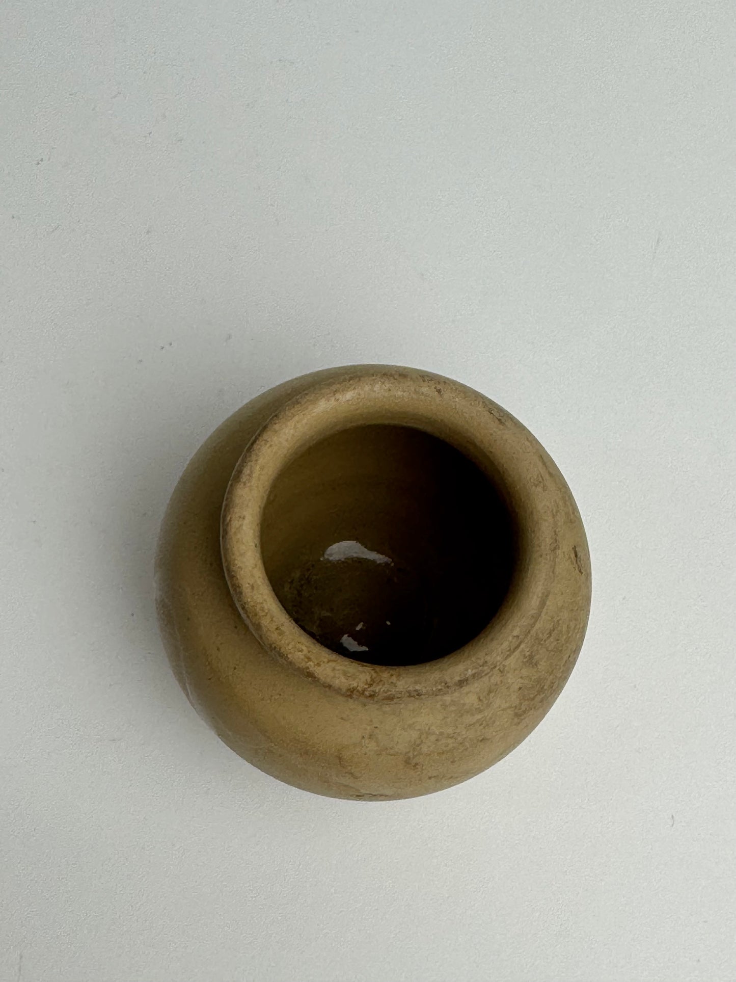 Small Rounded Beige Vintage Pot