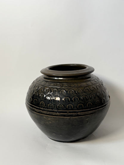 Rounded South Asian Pot
