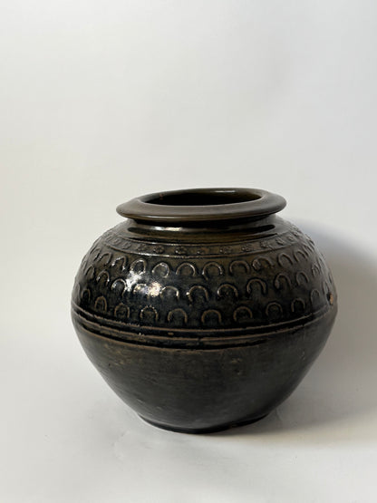 Rounded South Asian Pot