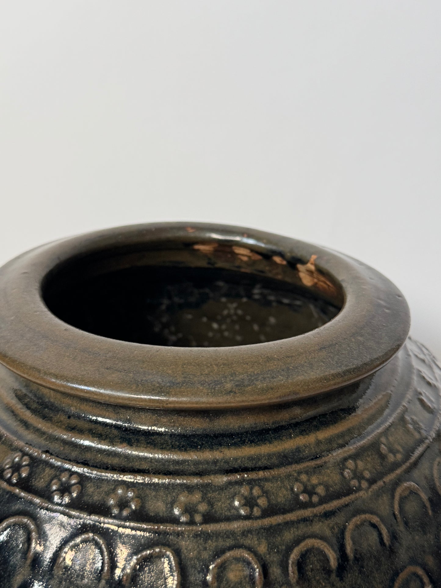 Rounded South Asian Pot