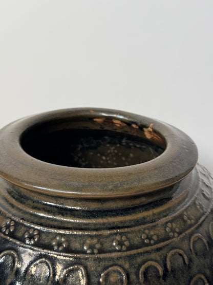 Rounded South Asian Pot