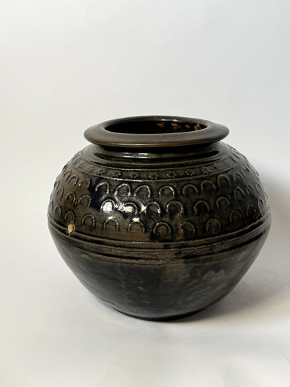 Rounded South Asian Pot