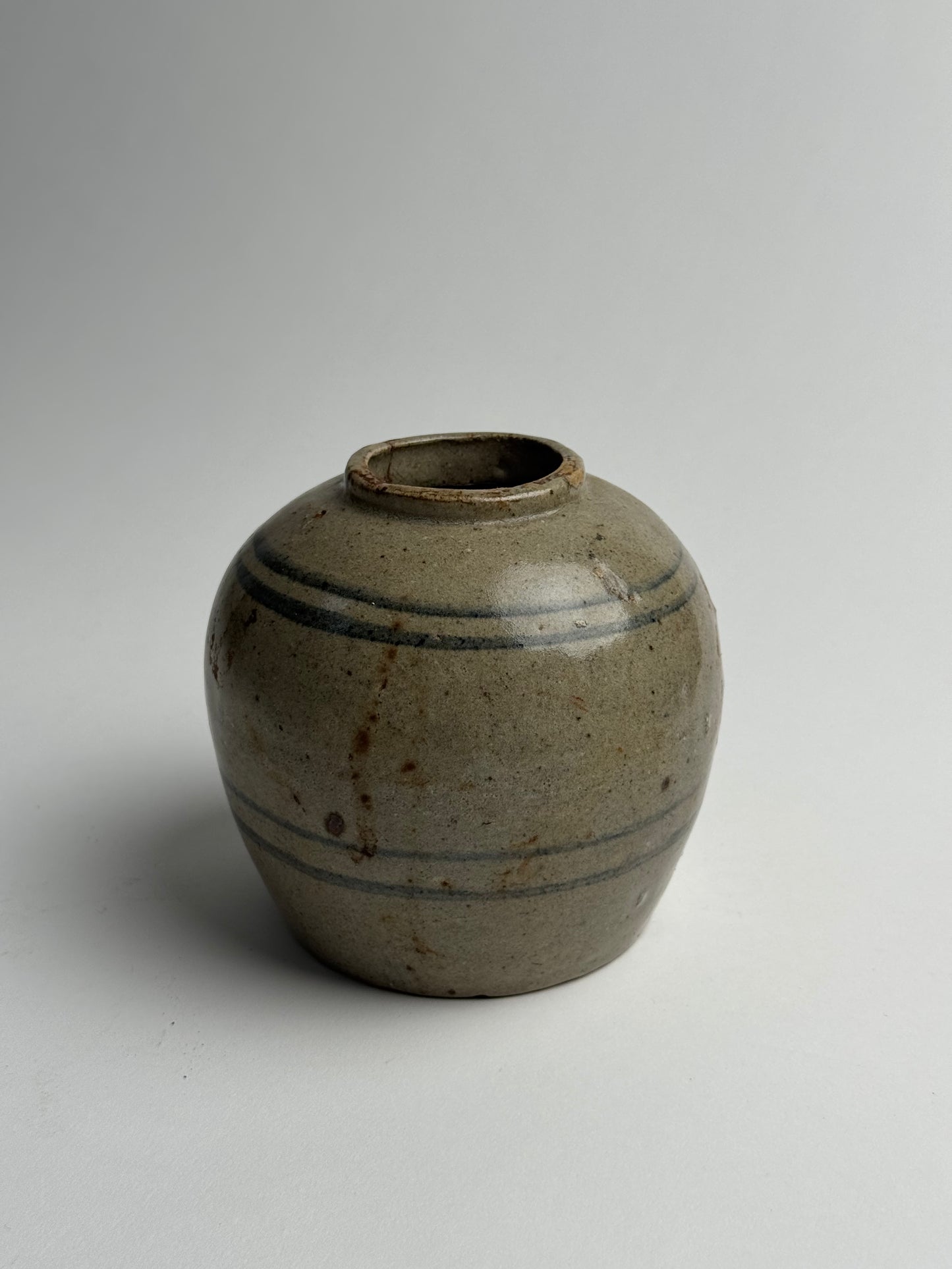 Line Detail Antique Ginger Jar