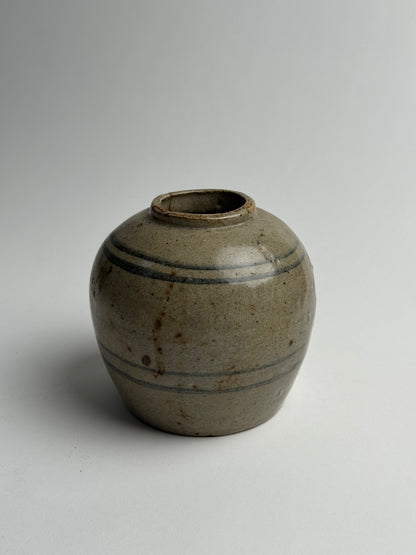 Line Detail Antique Ginger Jar