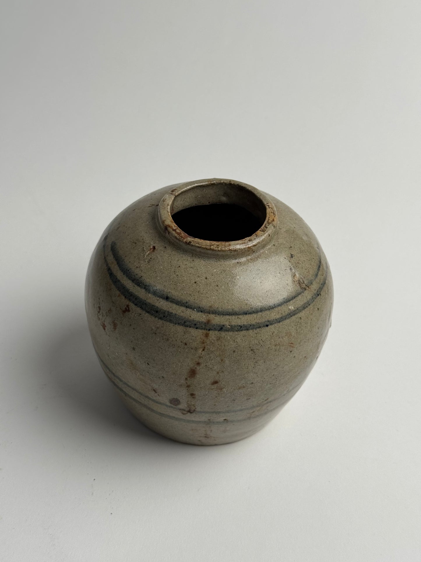 Line Detail Antique Ginger Jar