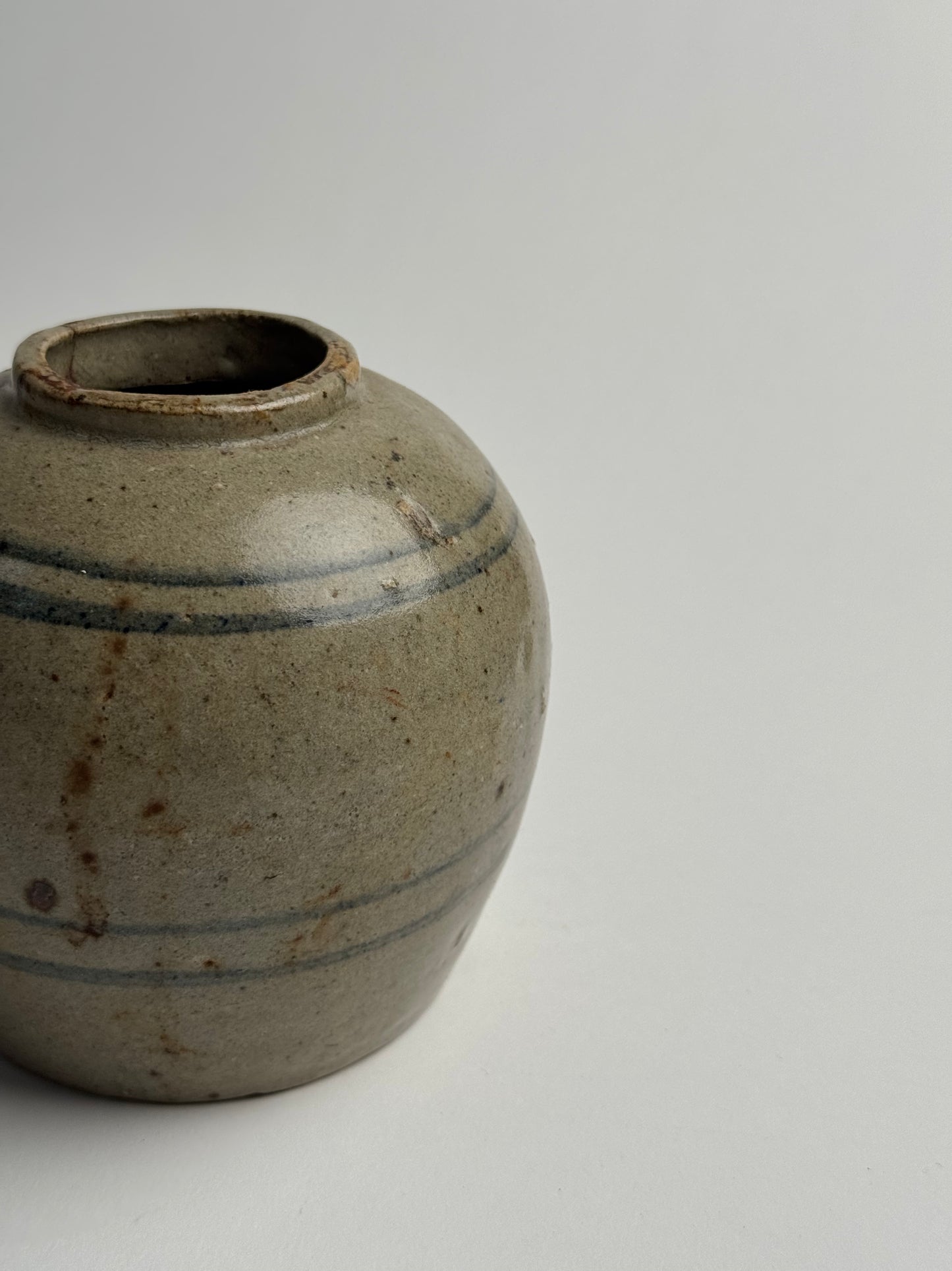 Line Detail Antique Ginger Jar