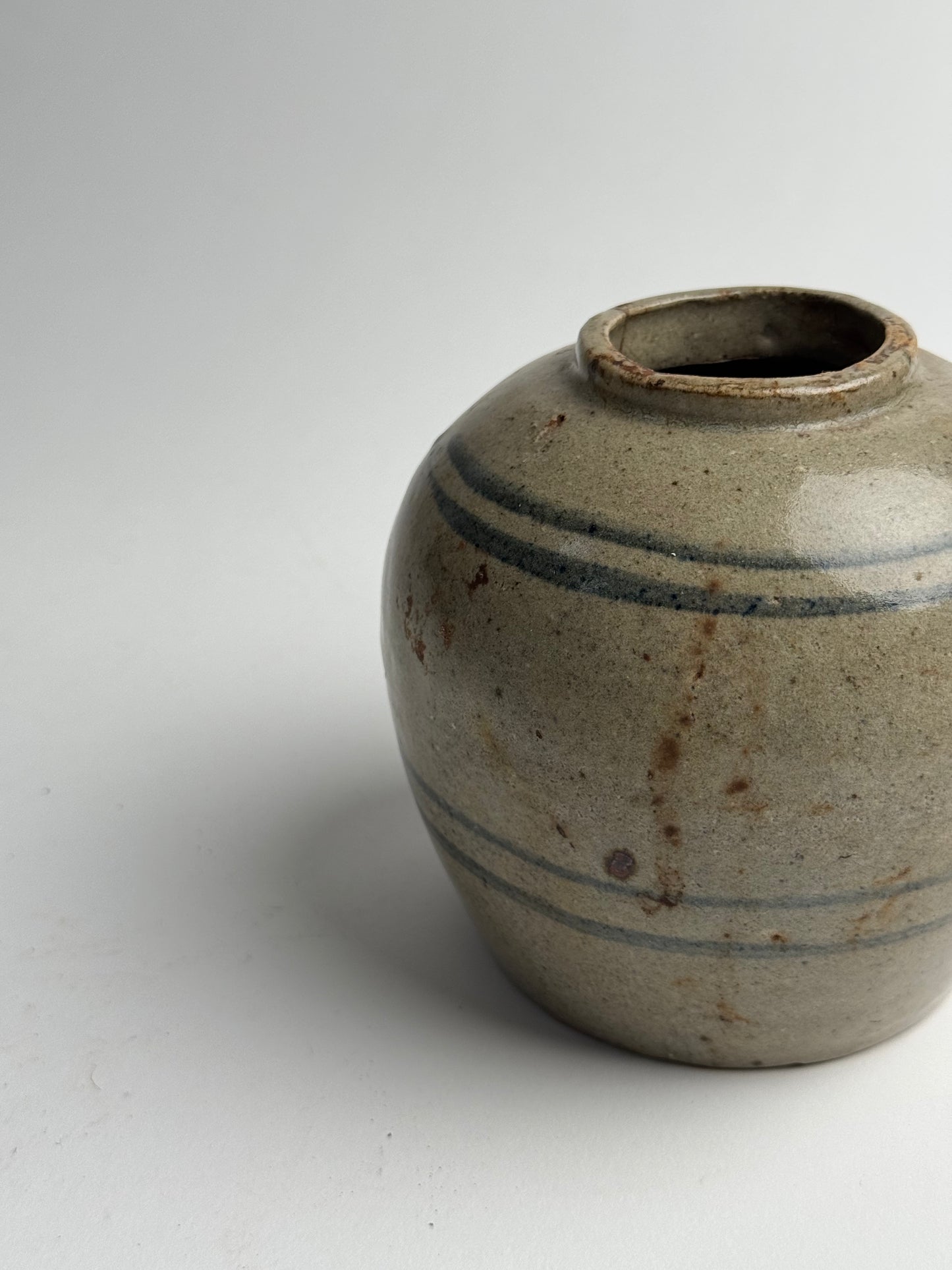 Line Detail Antique Ginger Jar
