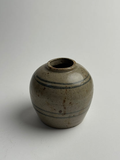 Line Detail Antique Ginger Jar