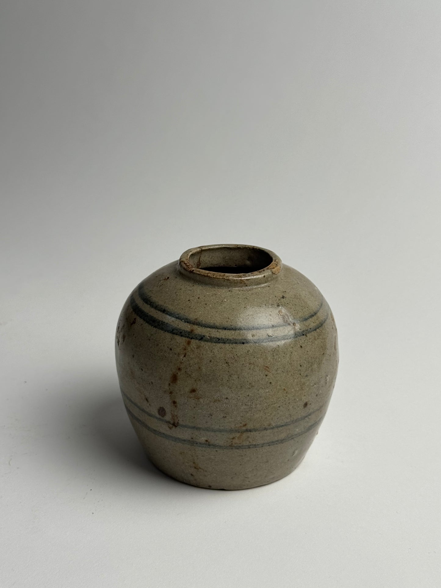 Line Detail Antique Ginger Jar