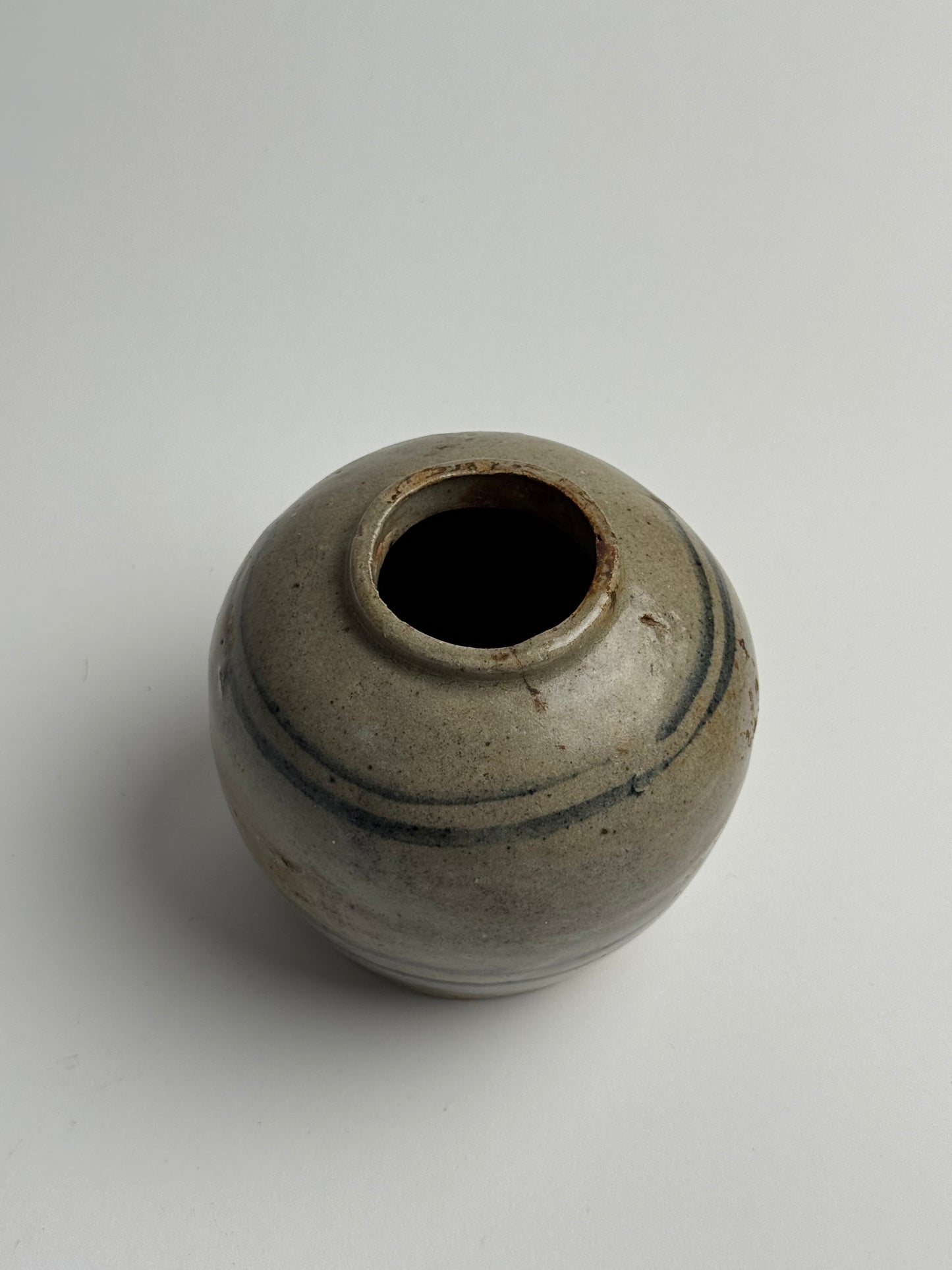 Line Detail Antique Ginger Jar