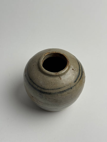 Line Detail Antique Ginger Jar