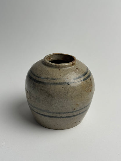 Line Detail Antique Ginger Jar