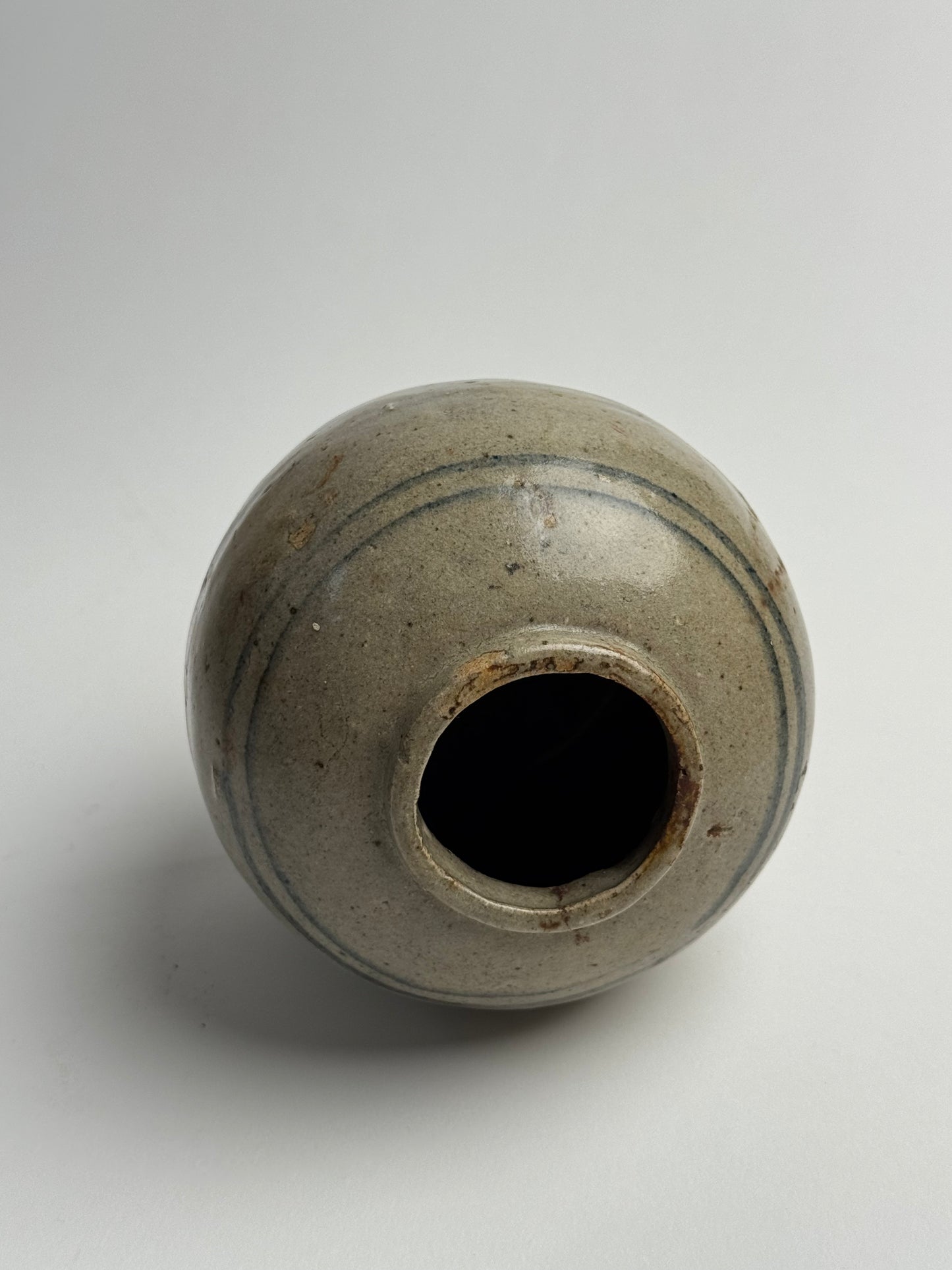 Line Detail Antique Ginger Jar