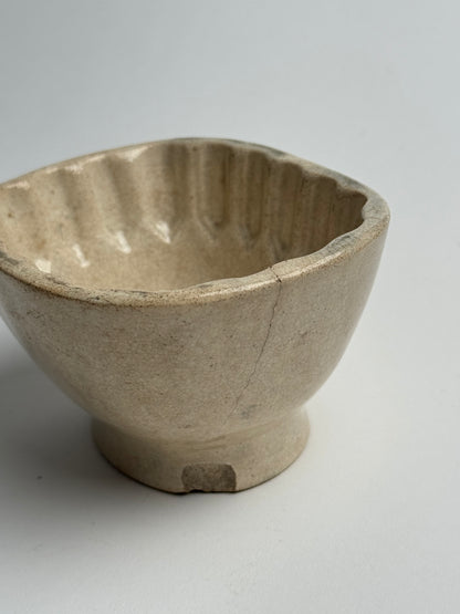 Vintage Cream Glazed Jelly Mould