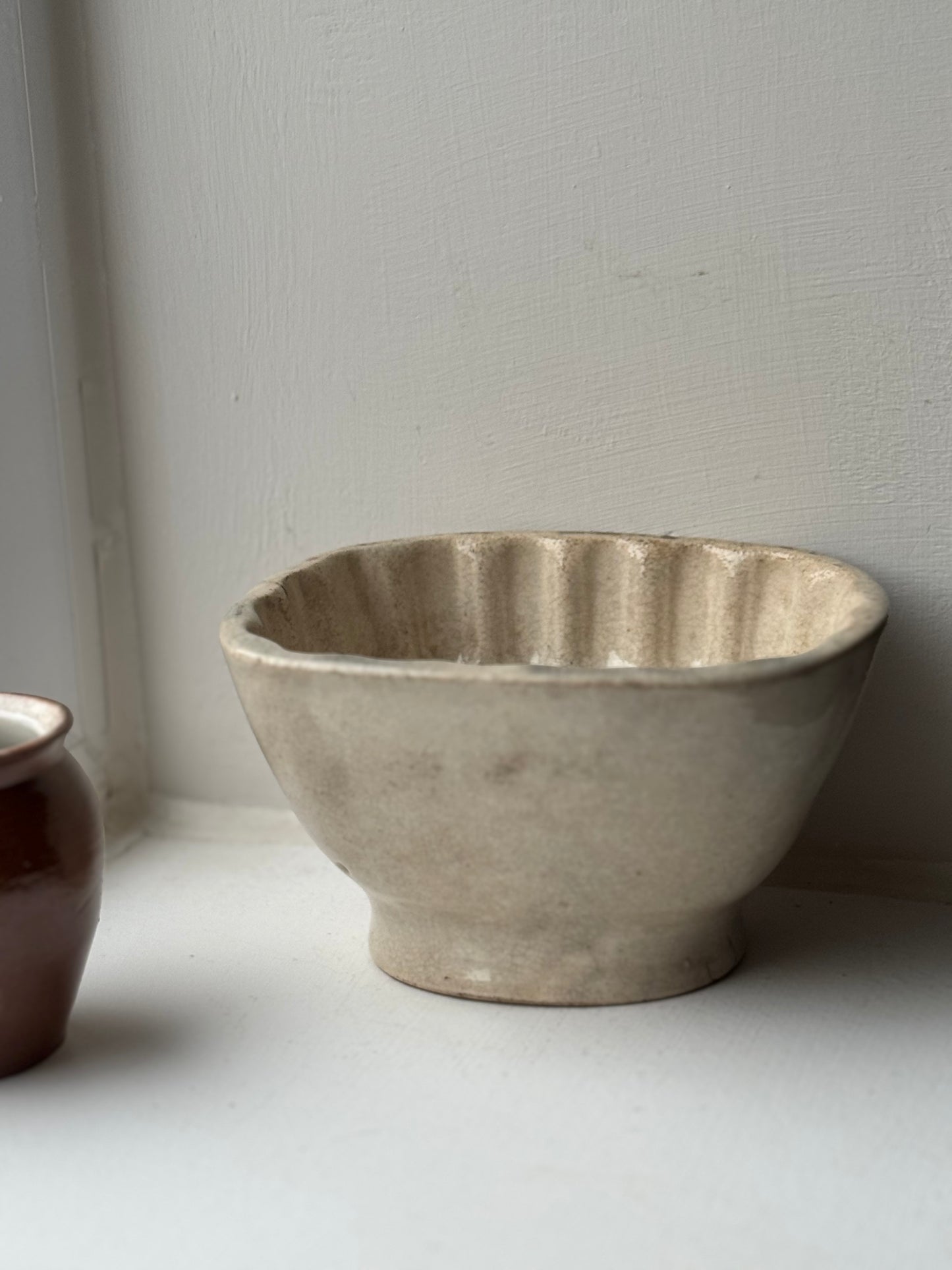 Vintage Cream Glazed Jelly Mould