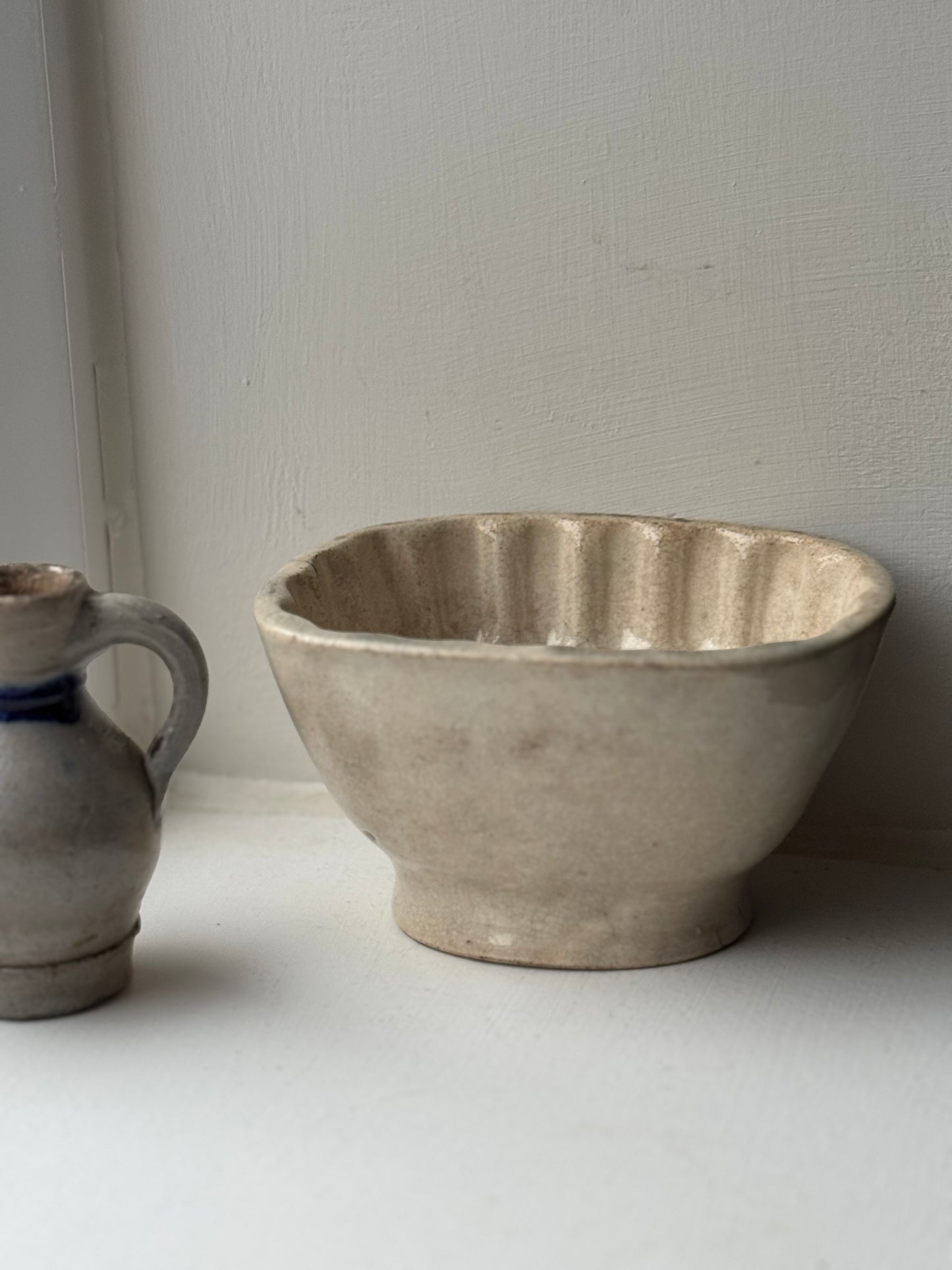 Vintage Cream Glazed Jelly Mould