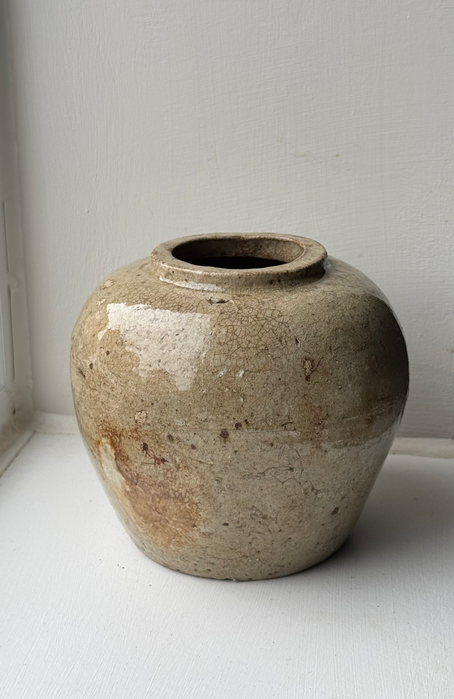 Warm Beige Antique Ginger Jar