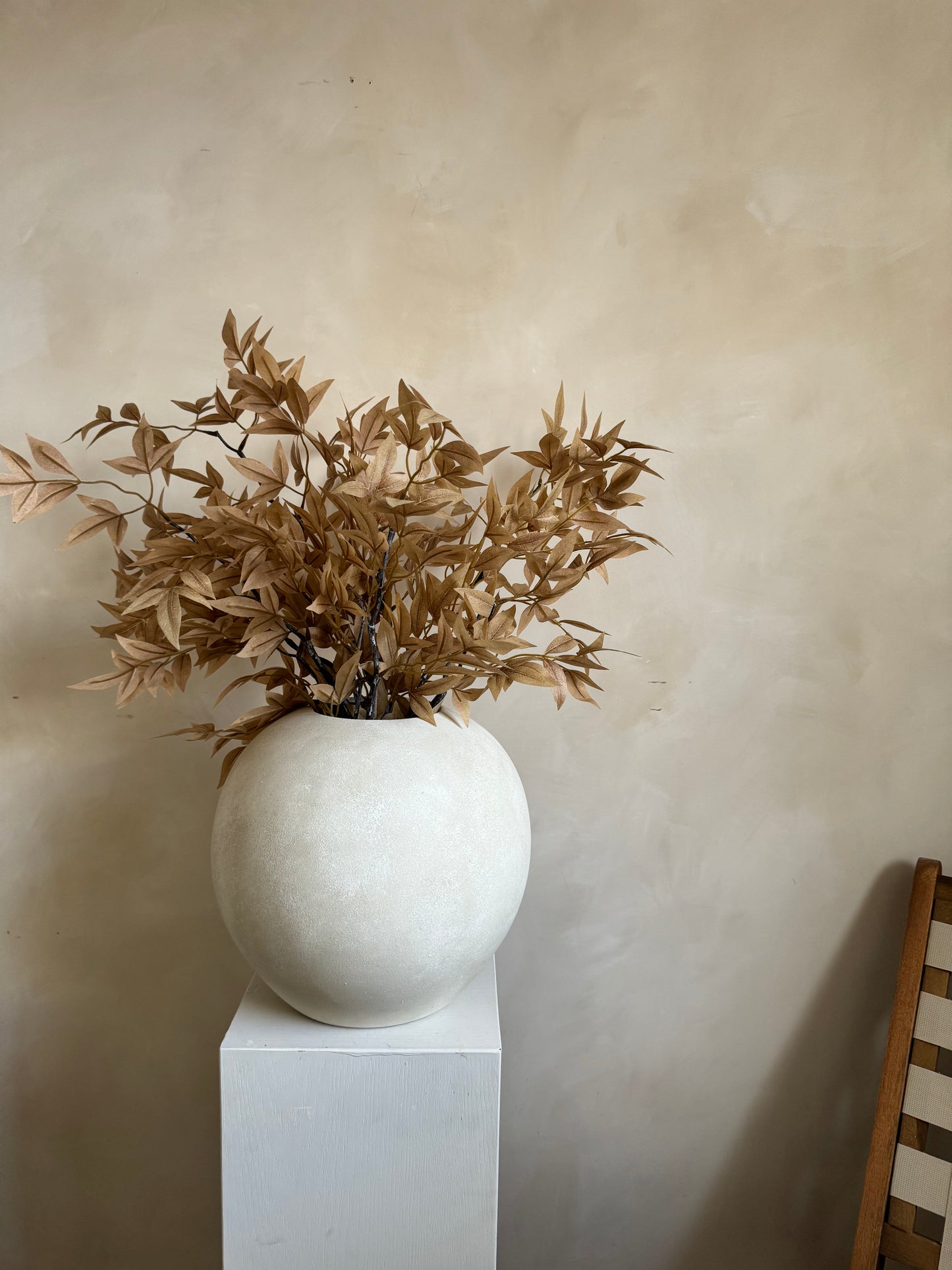 CLOUD  |  large rounded light beige stone effect vase