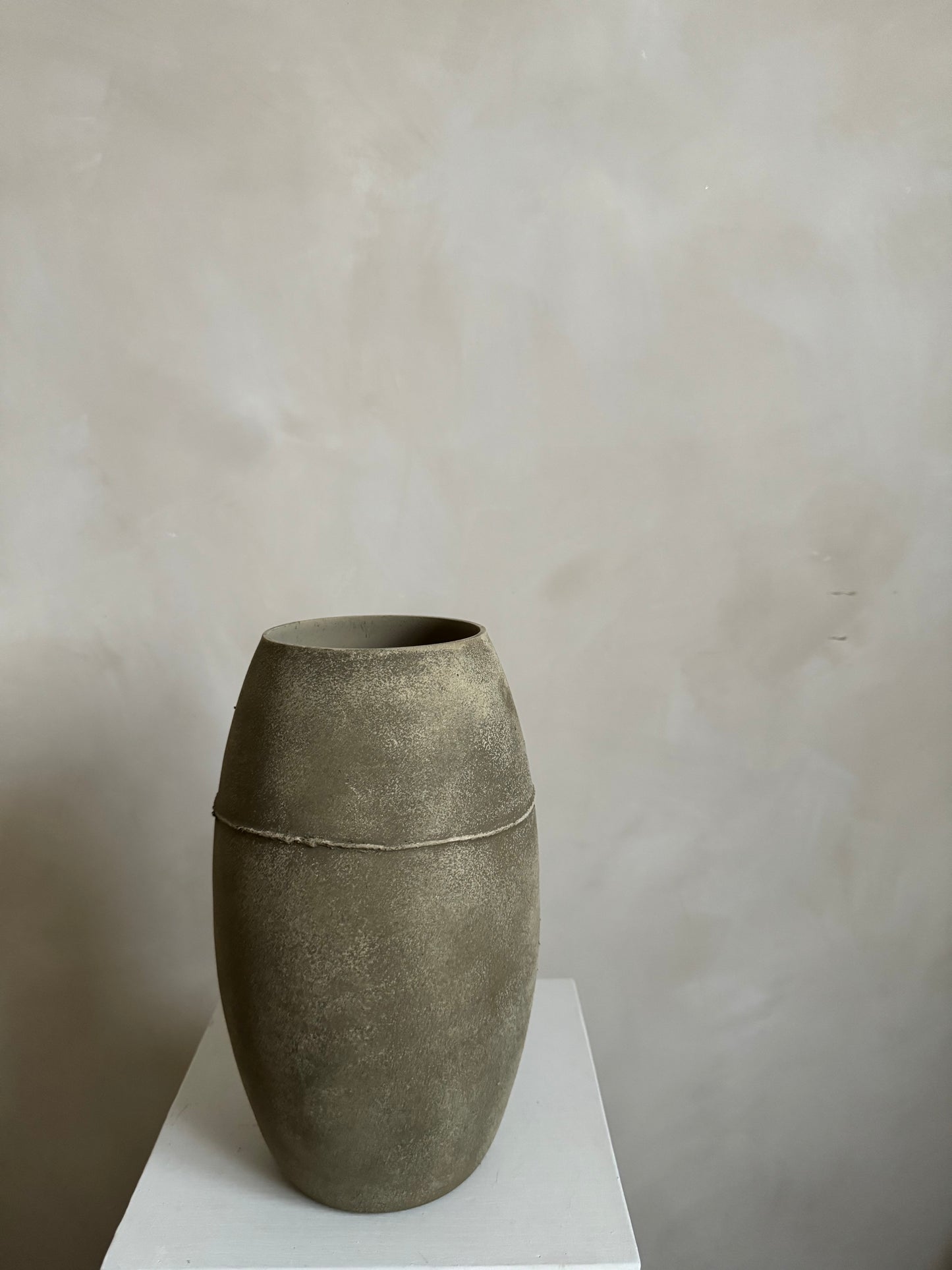 EARTH  |  Earthy brown line detail rustic vase