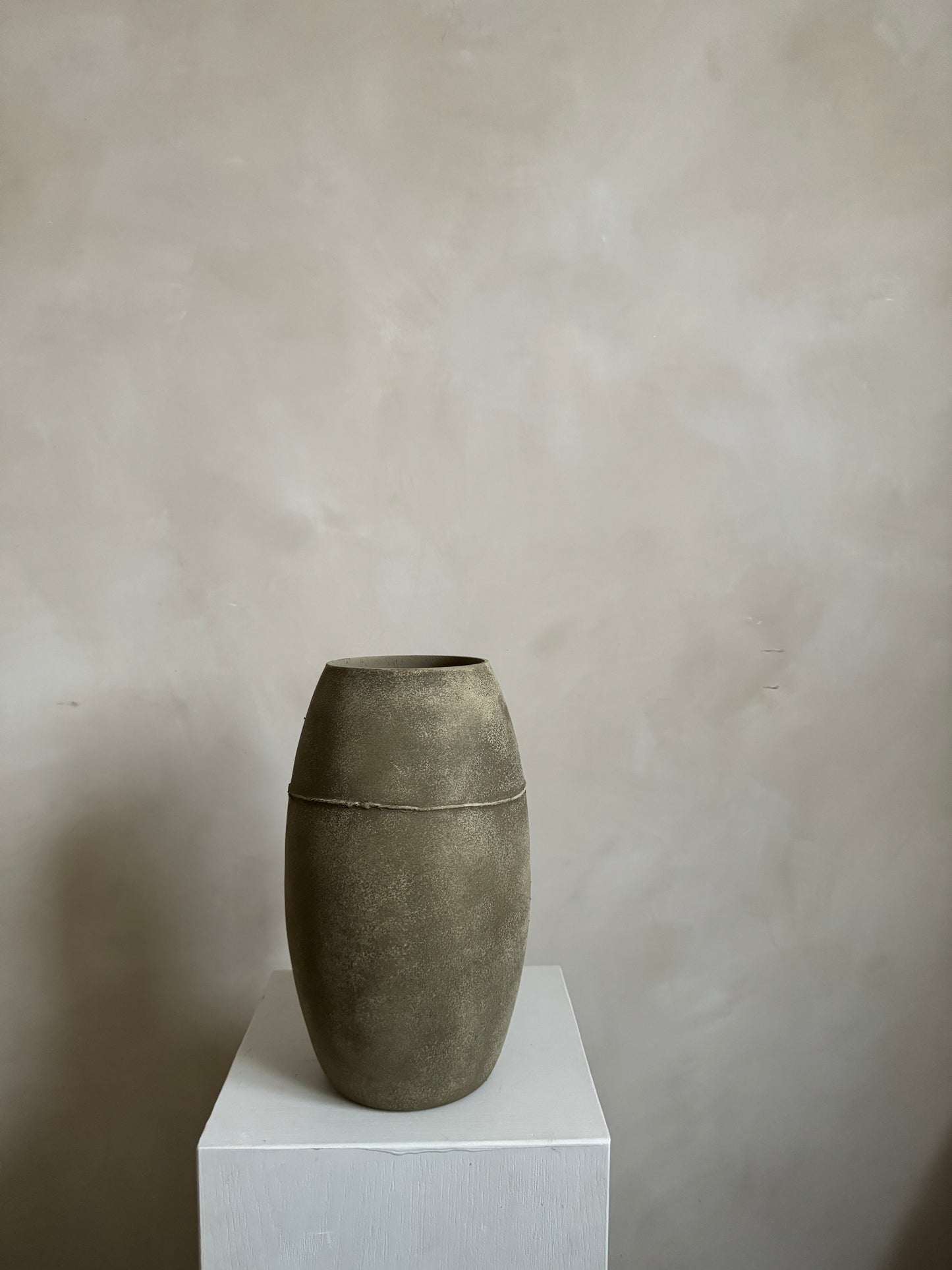 EARTH  |  Earthy brown line detail rustic vase