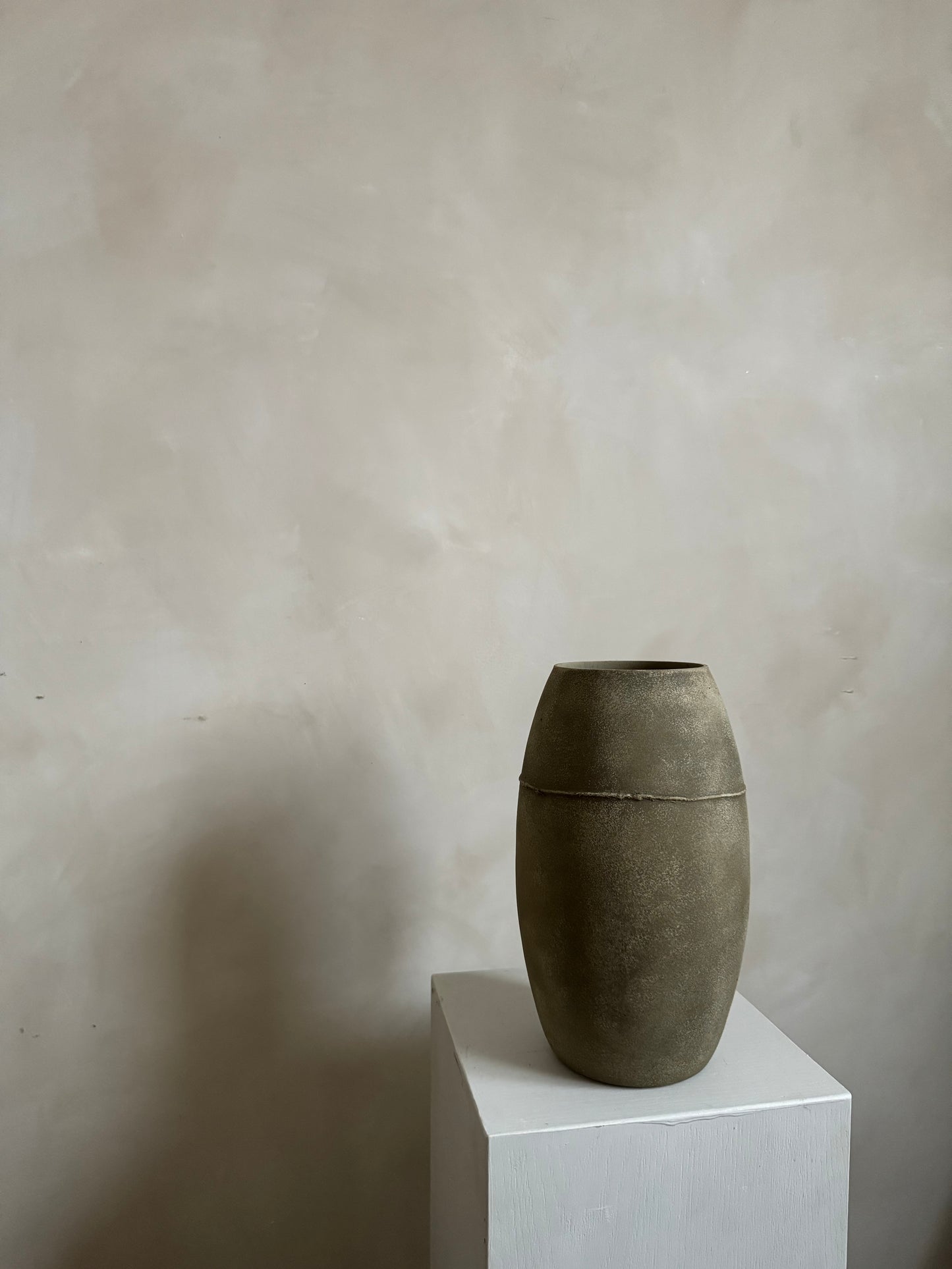 EARTH  |  Earthy brown line detail rustic vase