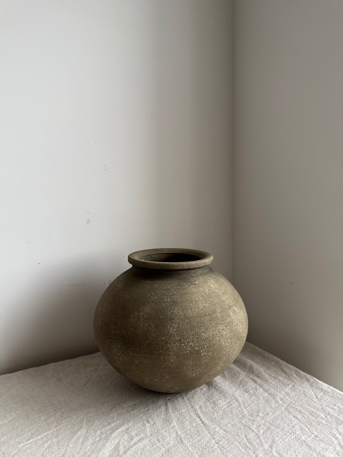 EARTH  | earthy brown rounded vase