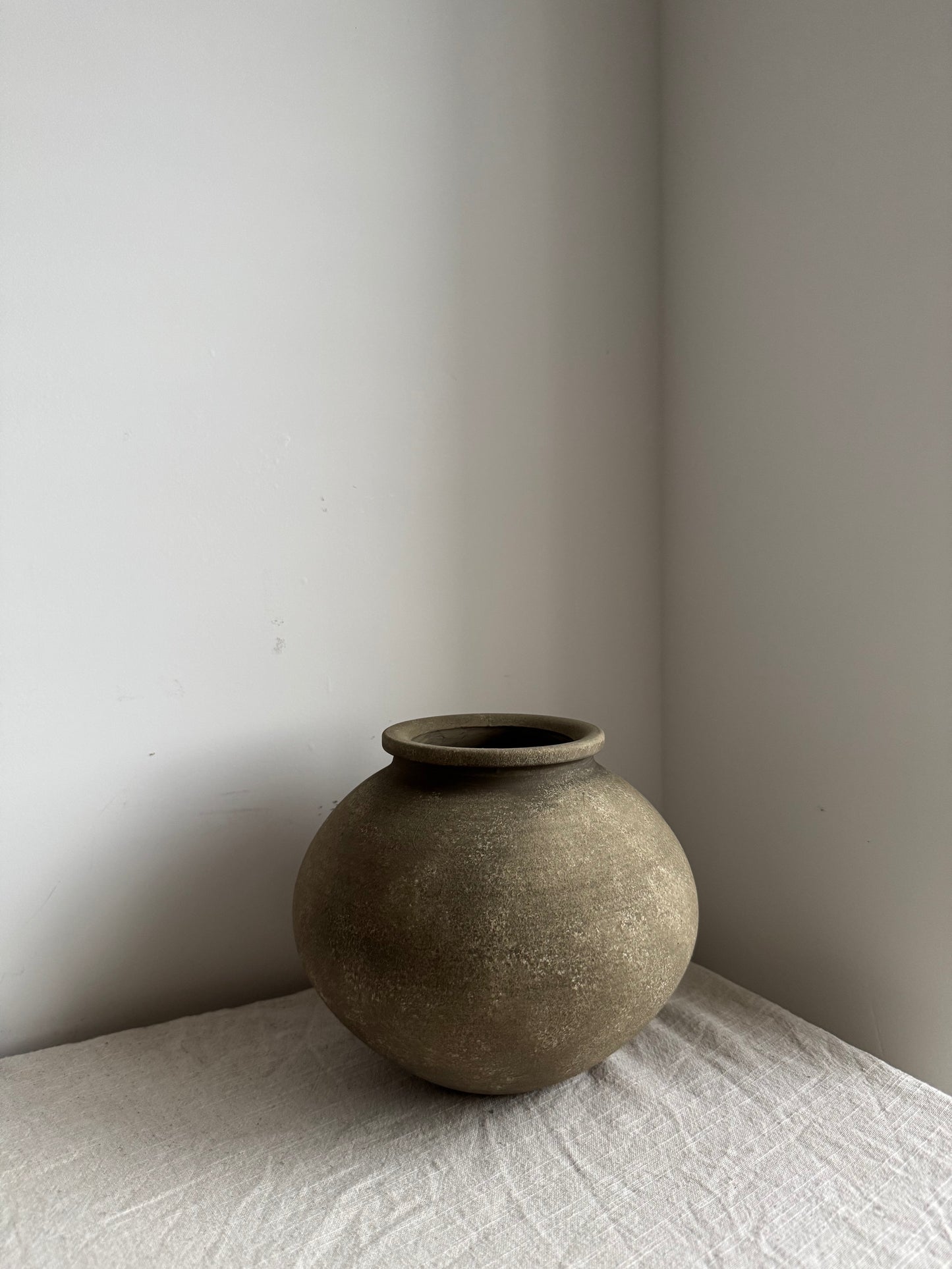 EARTH  | earthy brown rounded vase