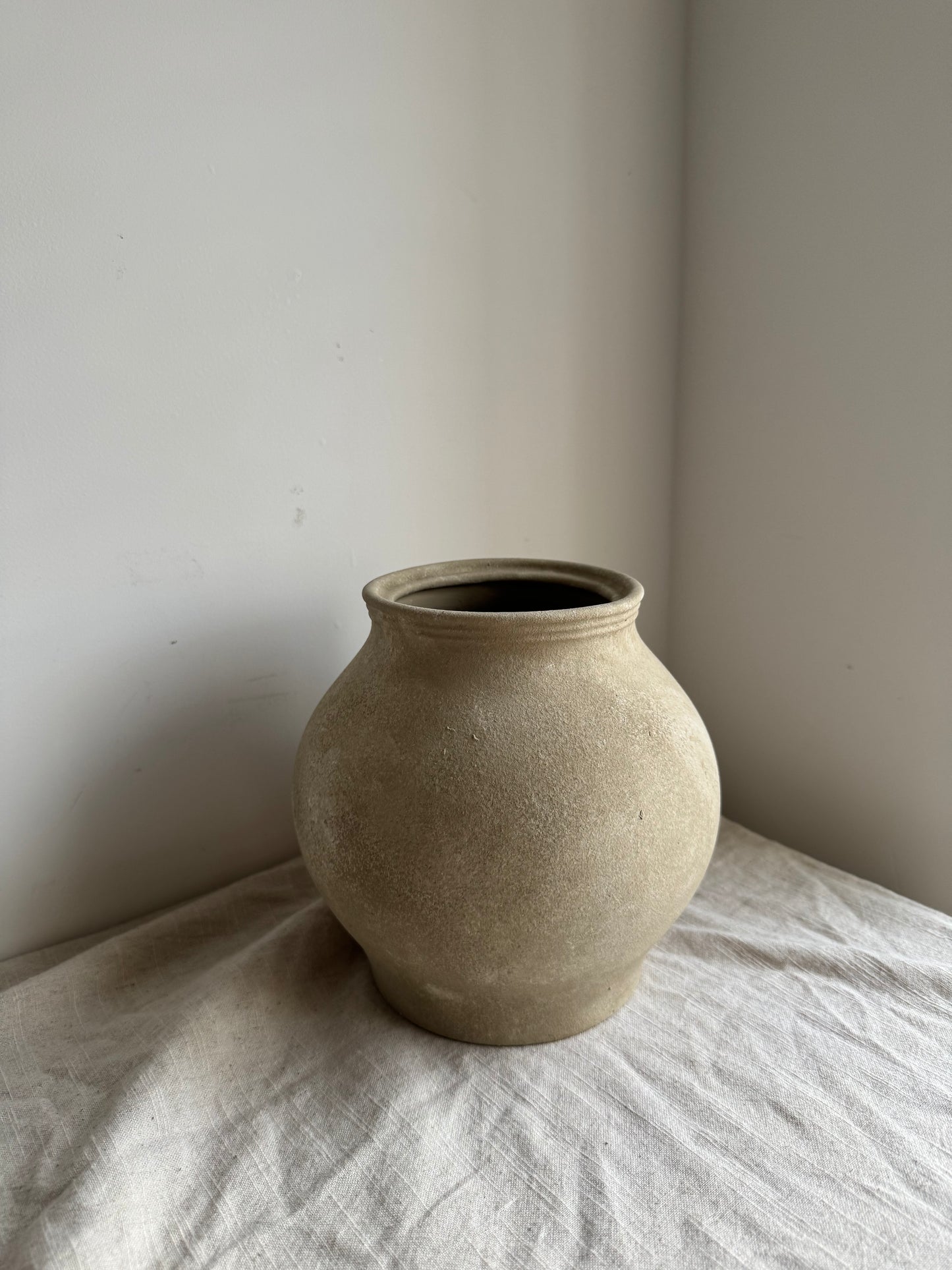 CLOUD  |  light beige stone effect rounded urn vase