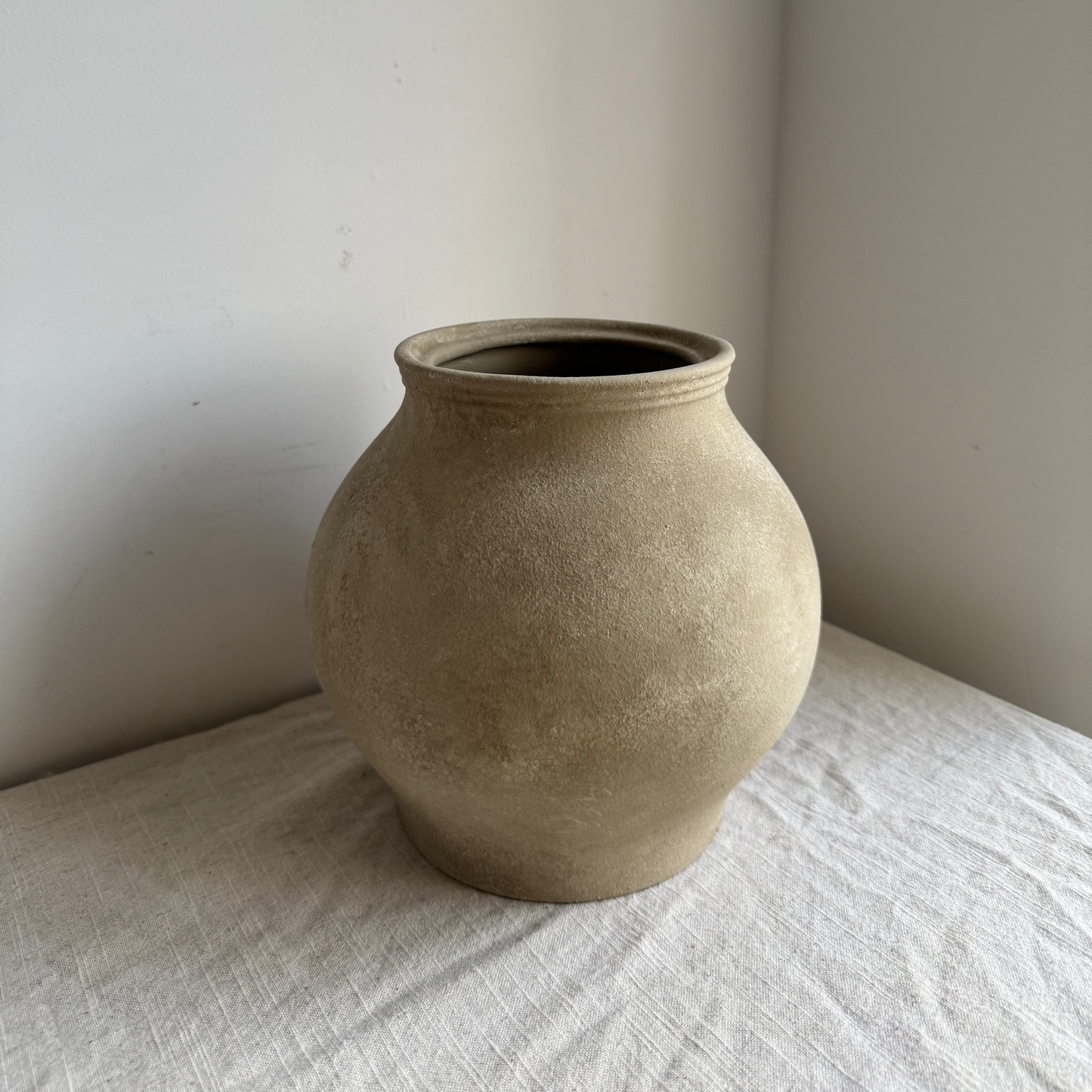 CLOUD  |  light beige stone effect rounded urn vase