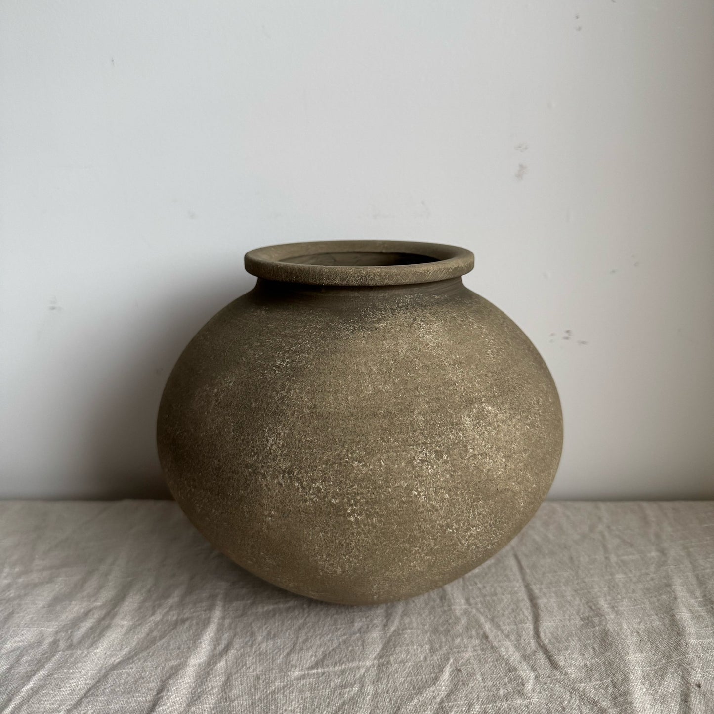 EARTH  | earthy brown rounded vase