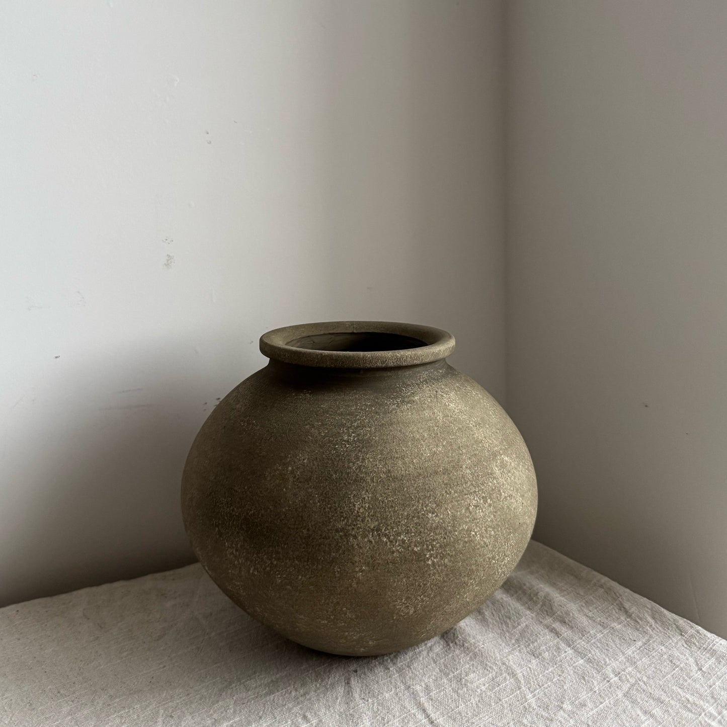 EARTH  | earthy brown rounded vase