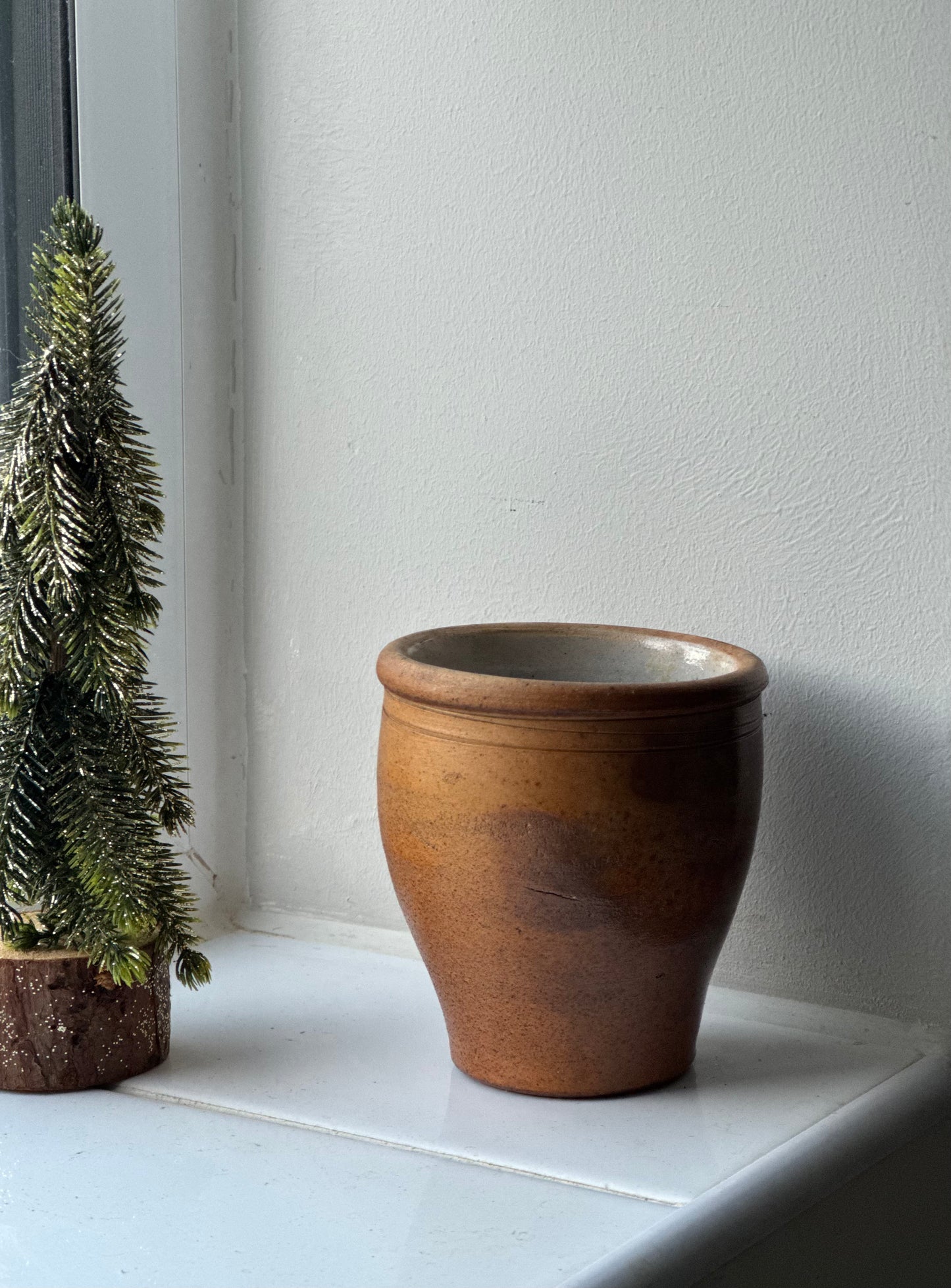 Small Vintage Tapered Pot