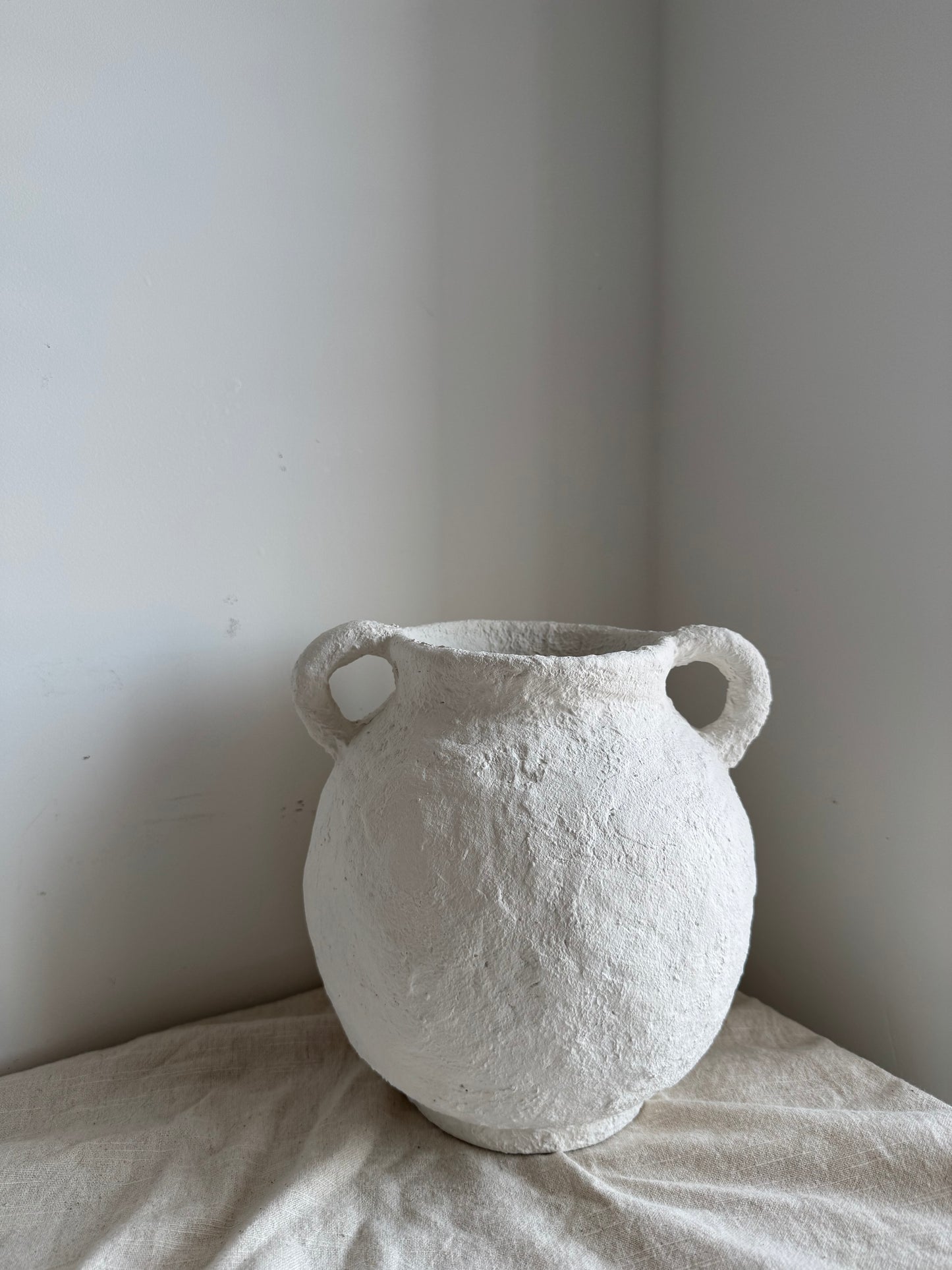 CLOUD  |  off-white double handled textured pot