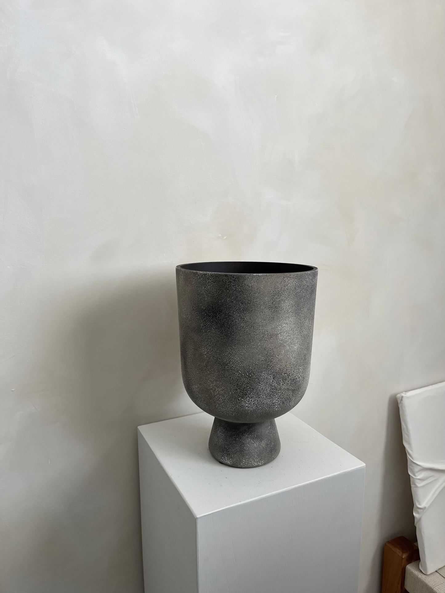 EARTH  |  earthy brown pedestal planter