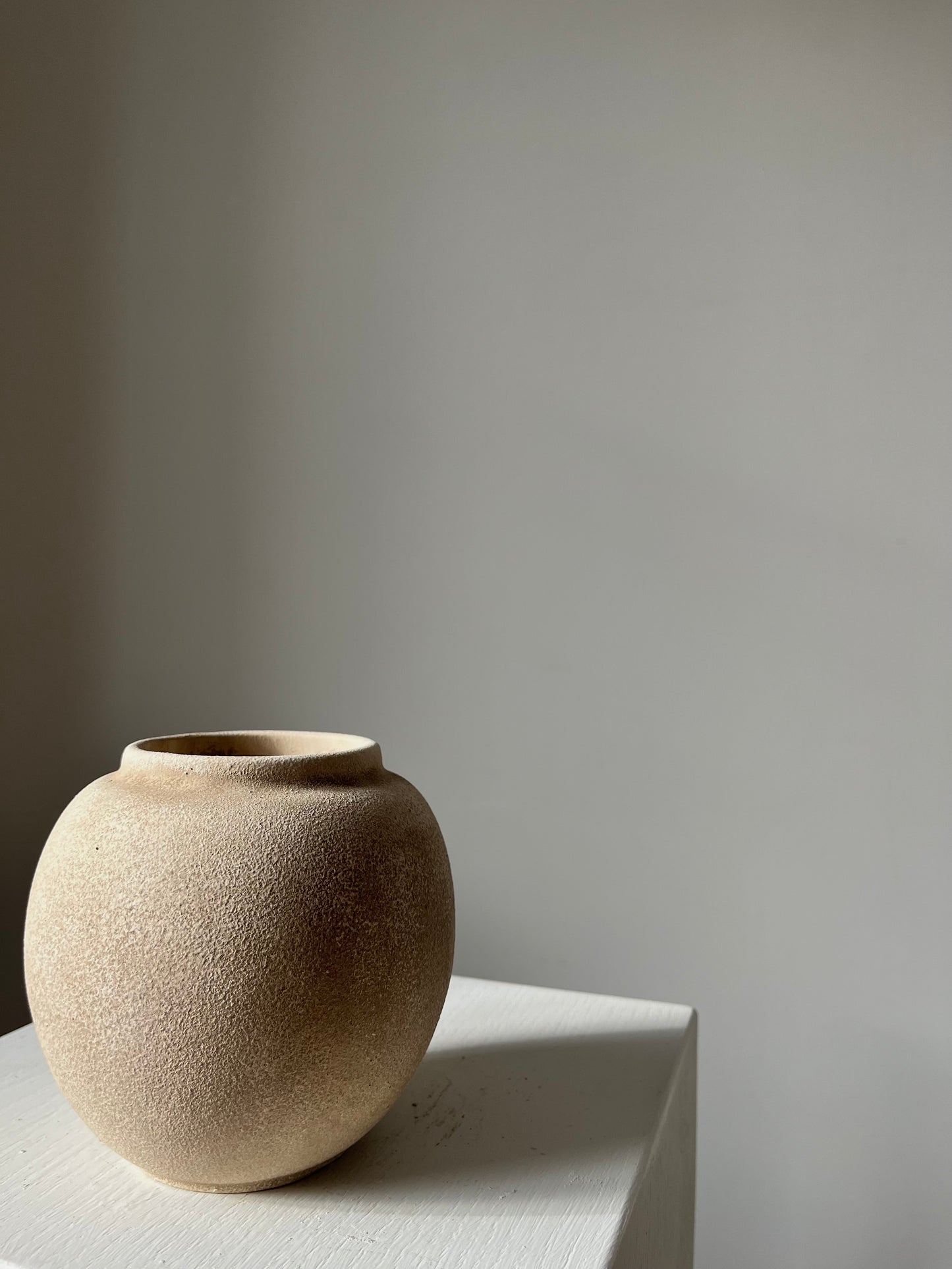 CLOUD  |  warm beige rounded pot